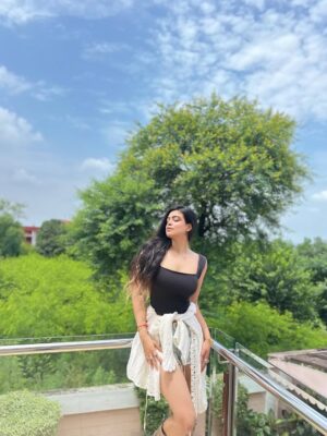 Pearl Malhotra Instagram - Me, Meet me.🤍