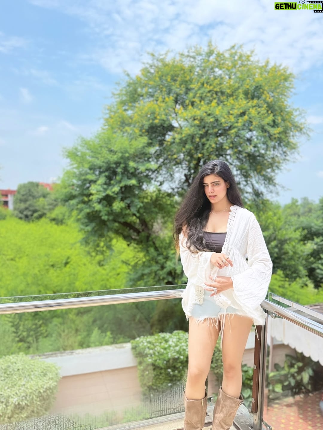 Pearl Malhotra - 2.3K Likes - Me, Meet me.🤍