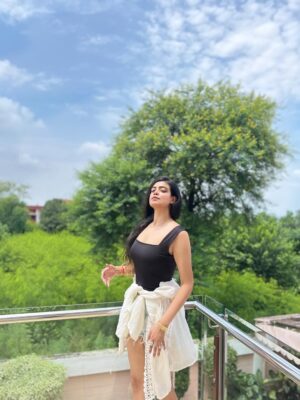 Pearl Malhotra Instagram - Me, Meet me.🤍