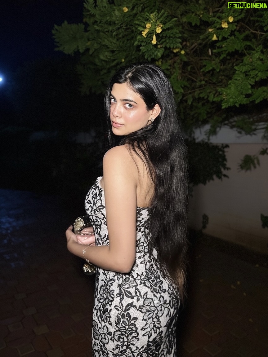 Pearl Malhotra - 2.7K Likes - Oh to be free, Free enough from the mind so you can listen to the heart. 
Love is the universal language of creation , you are love , love exists because you exist, the fundamental law of light and law of one . 🤍