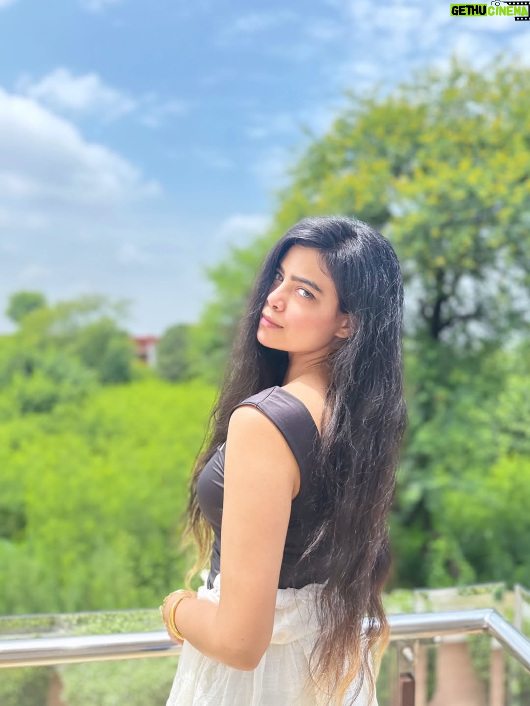 Pearl Malhotra - 2.3K Likes - Me, Meet me.🤍