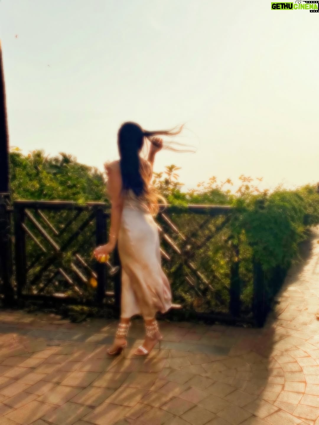 Pearl Malhotra - 3K Likes - Finding god in every Ray of the sun that falls✨❤️