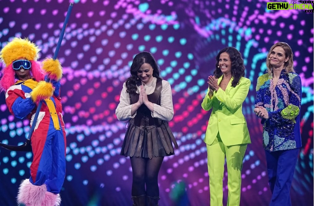 Petra Mede - 10.3K Likes - Hur skulle man klara sig utan Lamin?

@laminalexander 
@hazelsgonnahaze 
@sandra_studer 
❤️❤️❤️