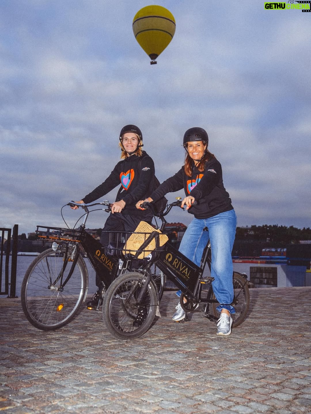 Petra Mede - 6K Likes - Yes, I‘ve been broken-hearted, blue since the day we parted! 💔 We had the time of our lives at the ABBA Museum, joined by our dear and forever-friend Petra Mede ❤️
Furthermore: Stockholm by boat and by bike (and perhaps by ballon?) is just great. Our trusted viking Hence showed us around the city and then we caught up with a lot of cameramen and behind-the-scenes people from Eurovision at Hotel Rival. The hotel is great (it’s owned by ABBA’s Benny Andersson and there’s a rumor that if you look into the mirror on the top floor and quickly say „Chiquitita“ three times in a row, Benny appears 🤨).
Okay and the last slide - WOW! 😯 I got to meet Swedish Reality Royalty Pernilla Wahlgren, what an absolute icon, tack så mycket! According to my watch, my heart rate was through the roof while talking to her. If you want to learn Swedish, I recommend her show 👌🏼 

Thank you @jpg__fotografie for all the great photos 📸 

Sweden as an experience gets… 🥁… twelve points from me 💙💛💙 And now, to end with a quote from a great Austrian philosopher: I‘ll be back 💪🏻