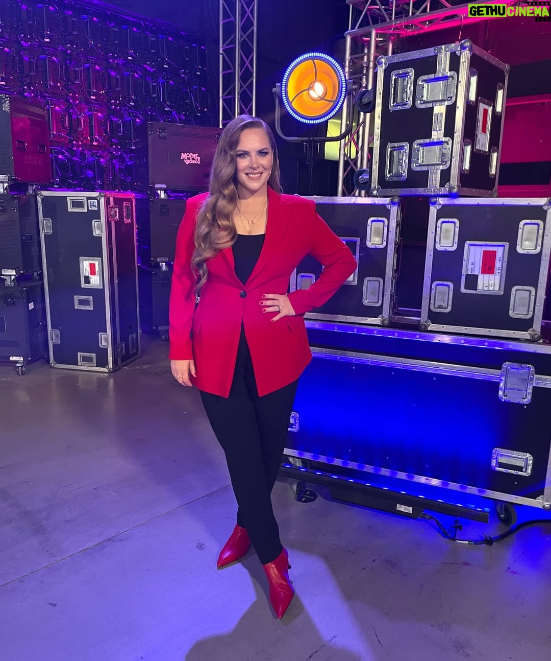 Petra Nesvačilová - 2.4K Likes - Tak v sobotu! 4.10.! Na @tvnovaofficial naše @moznejevsechnotv 💘 děkuji Tarantinovi mainatream @pepemajesky a jeho foto umu @pepesnaps děkuji celému týmu bylo to s Vámi úžasné jako vždy 💋💋💋a hlavně jsme měly perfektní dovolenou s paní @iamhanavagnerova 💝💝💝během natáčení💖💞💝. Byly to improvizační lázně.)! Tak se nám to zase povedlo a vy si to užijte ❤️❤️❤️ #moznejevsechno #improvizace #actresslife🎬