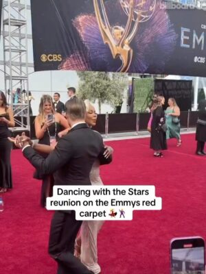 Phaedra Parks Instagram - It’s not on me, it’s Emmy! #emmys #2025
👩🏾🦳: @kendrasboutique
👱🏾♀️: @iamalonzoarnold
🎨: @tomilolaofbiggles
👗: @albinadyla
👠: @gucci
Stylist @fiskanistyle
@artconn2
📸: @iamseancason