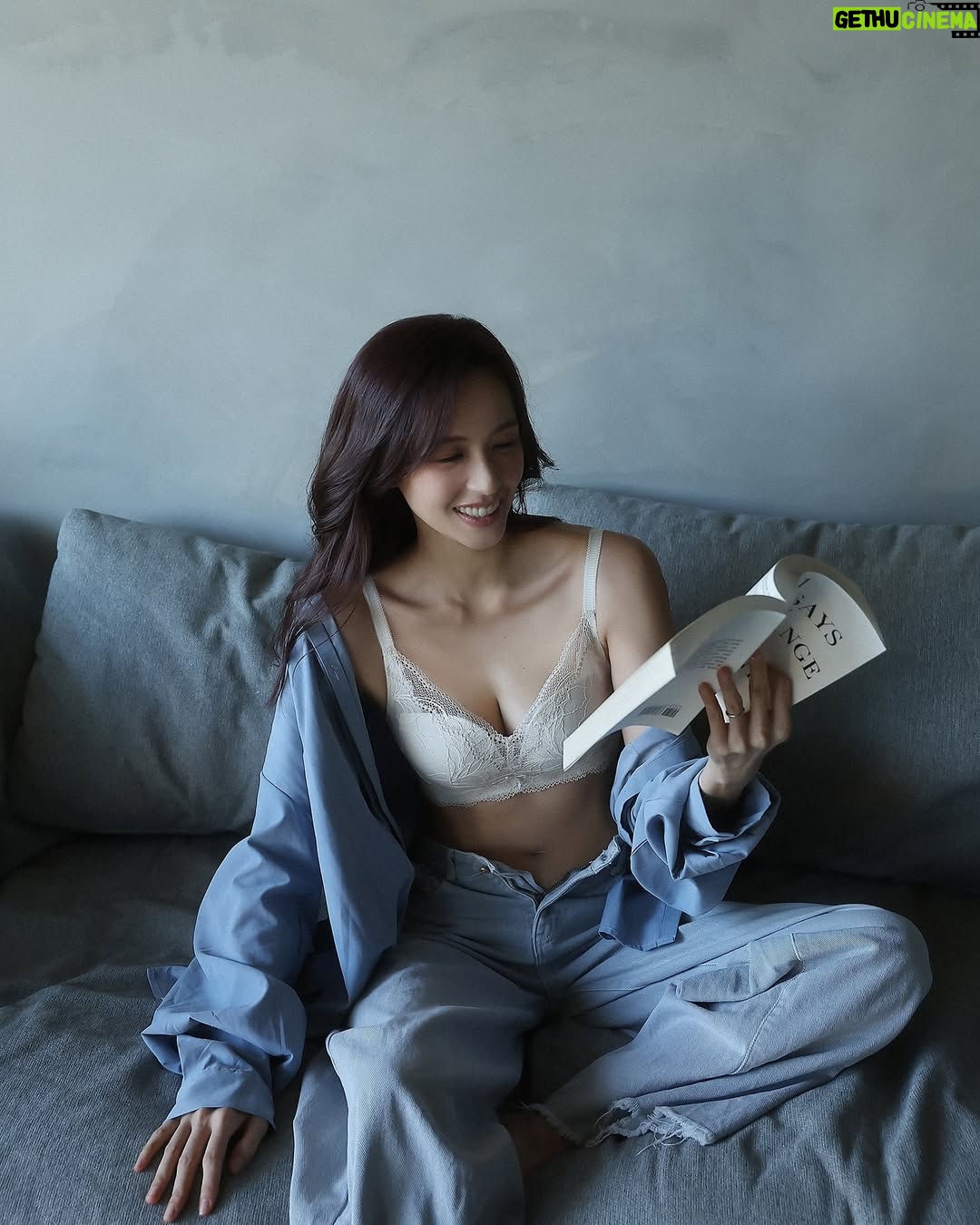 Phoebe Yuan - 13.3K Likes - 來地球生活四十年了，已經找到最順應自由、最快樂愉悅的方式。每天都用自己喜歡的姿態，做真心熱愛的事，但唯獨有一個地方，還是得老老實實的跟地心引力對抗——那就是身體曲線。

最近的「抗引力」好幫手Triumph 黛安芬 Sculpt Eclipse 月映美型，滿足了我對內衣的所有想像。舒弧鋼圈設計帶來的極致貼合，提供剛剛好的穩定支撐，完全沒有壓迫感。

不管怎麼搭配能都讓胸型自然上提，側邊的副乳也收得很好，整個人看起來輕鬆自在但是更有精神。換上輕薄合身的外衣也不用擔心，月映美型舒適親膚的材質，讓內衣的存在感降到最低，只留下最完美的雕塑曲線。

穿久了月映美型會發現它不只是內衣，而是更像一個給力夥伴，總能讓我自信享受生活的每個時刻。這樣自在的感覺讓我明白，原來真正的優雅氣質，是來自於那份從容不迫的底氣。

@triumph_taiwan 

#月映美型 #SculptEclipse #剛剛好就好 
#JustFeelsRight #Triumph #黛安芬