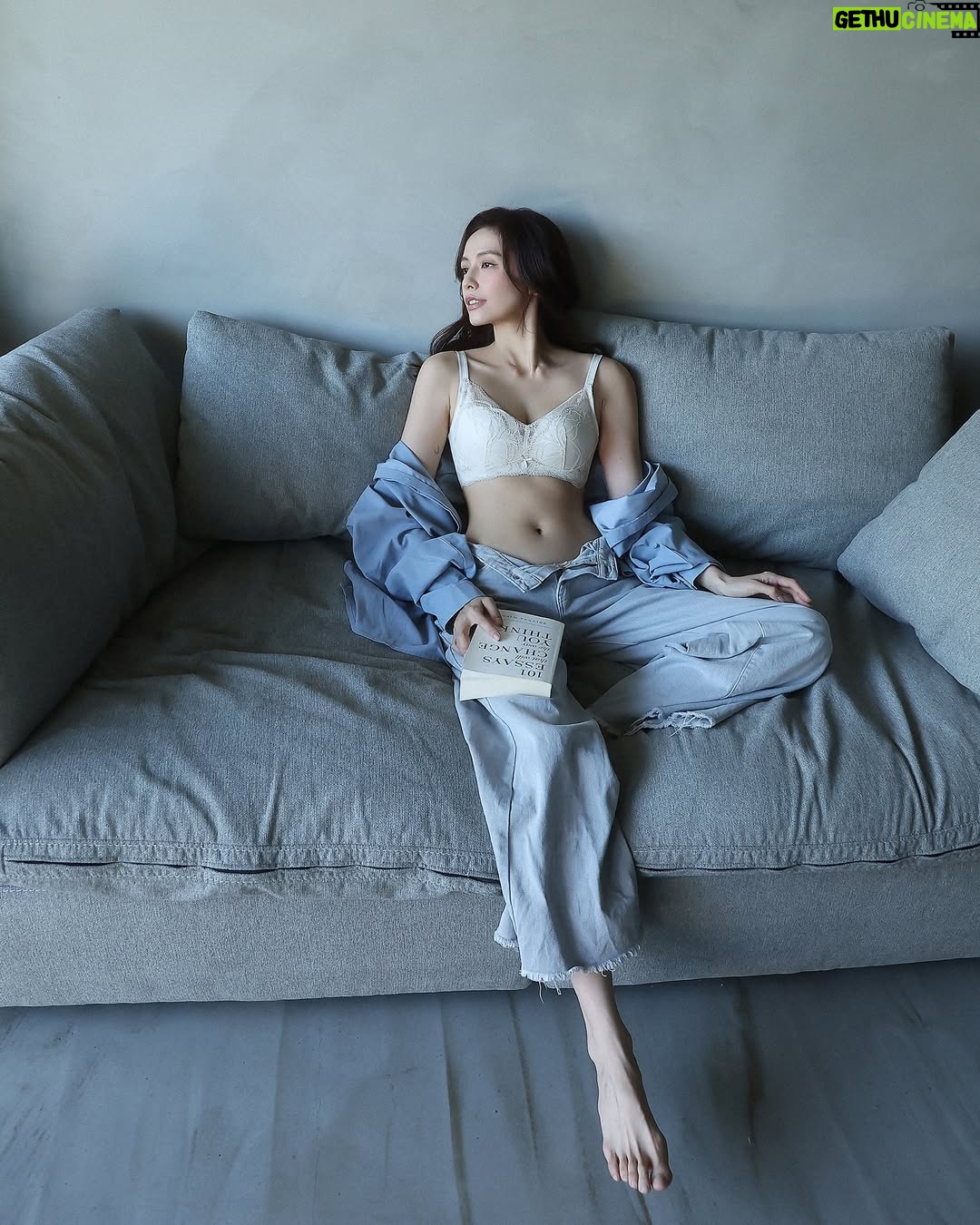 Phoebe Yuan - 13.3K Likes - 來地球生活四十年了，已經找到最順應自由、最快樂愉悅的方式。每天都用自己喜歡的姿態，做真心熱愛的事，但唯獨有一個地方，還是得老老實實的跟地心引力對抗——那就是身體曲線。

最近的「抗引力」好幫手Triumph 黛安芬 Sculpt Eclipse 月映美型，滿足了我對內衣的所有想像。舒弧鋼圈設計帶來的極致貼合，提供剛剛好的穩定支撐，完全沒有壓迫感。

不管怎麼搭配能都讓胸型自然上提，側邊的副乳也收得很好，整個人看起來輕鬆自在但是更有精神。換上輕薄合身的外衣也不用擔心，月映美型舒適親膚的材質，讓內衣的存在感降到最低，只留下最完美的雕塑曲線。

穿久了月映美型會發現它不只是內衣，而是更像一個給力夥伴，總能讓我自信享受生活的每個時刻。這樣自在的感覺讓我明白，原來真正的優雅氣質，是來自於那份從容不迫的底氣。

@triumph_taiwan 

#月映美型 #SculptEclipse #剛剛好就好 
#JustFeelsRight #Triumph #黛安芬