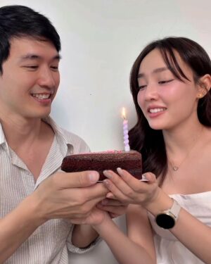 Pichukkana Wongsarattanasin Instagram - 🎉🎂 Happy Birthday & 13th Anniversary to us 💕🫶🏻 ขอให้พี่มีความสุขมากๆ ขอบคุณสำหรับทุกอย่างเลยน้า 🤍 เติบโตไปด้วยกัน หน้าพี่ช่วยไปตามอายุด้วย หน้าน้องจะตามทันแล้ว 5555 love uuu~ 🥰💕