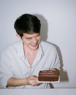 Pichukkana Wongsarattanasin Instagram - 🎉🎂 Happy Birthday & 13th Anniversary to us 💕🫶🏻 ขอให้พี่มีความสุขมากๆ ขอบคุณสำหรับทุกอย่างเลยน้า 🤍 เติบโตไปด้วยกัน หน้าพี่ช่วยไปตามอายุด้วย หน้าน้องจะตามทันแล้ว 5555 love uuu~ 🥰💕