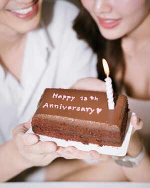 Pichukkana Wongsarattanasin Instagram - 🎉🎂 Happy Birthday & 13th Anniversary to us 💕🫶🏻 ขอให้พี่มีความสุขมากๆ ขอบคุณสำหรับทุกอย่างเลยน้า 🤍 เติบโตไปด้วยกัน หน้าพี่ช่วยไปตามอายุด้วย หน้าน้องจะตามทันแล้ว 5555 love uuu~ 🥰💕