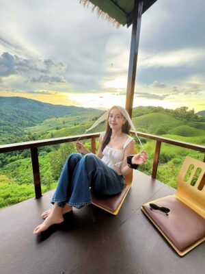 Pichukkana Wongsarattanasin Instagram - 🌳🌦️🍃 แพร่หน้าฝน คนบ้านเฮาน่าฮัก 🥰😆 อากาศดีมาก วิวเปลี่ยนทุกชั่วโมงเลย นั่งดูได้ทั้งวันจริงๆ~ #ไร่ลุงลอน