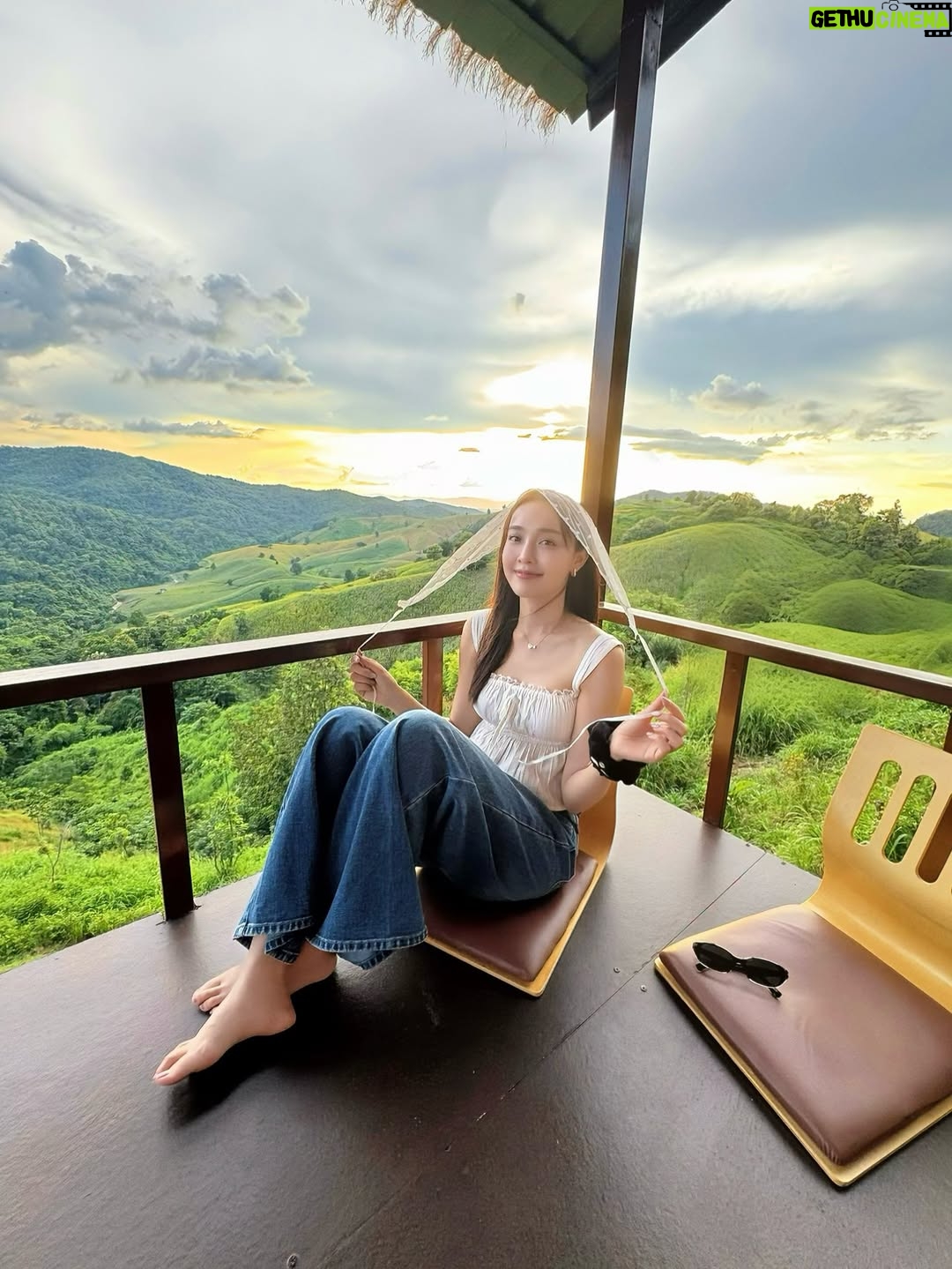 Pichukkana Wongsarattanasin - 62.2K Likes - 🌳🌦️🍃 แพร่หน้าฝน คนบ้านเฮาน่าฮัก 🥰😆 อากาศดีมาก วิวเปลี่ยนทุกชั่วโมงเลย นั่งดูได้ทั้งวันจริงๆ~  #ไร่ลุงลอน