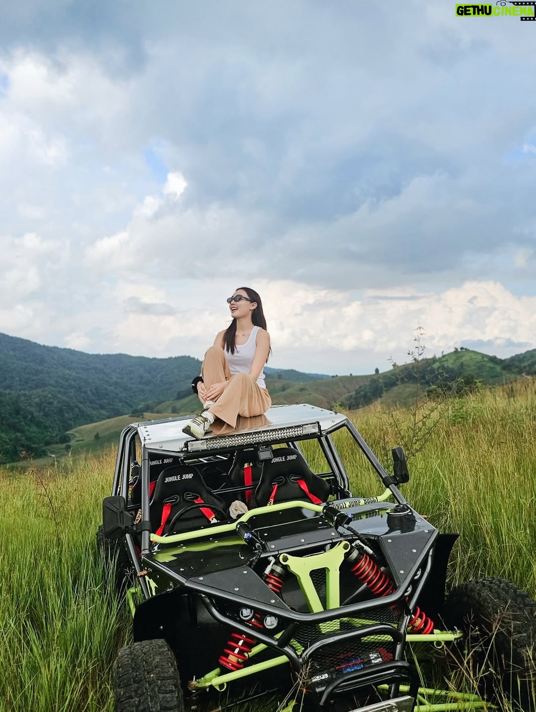 Pichukkana Wongsarattanasin - 62.2K Likes - 🌳🌦️🍃 แพร่หน้าฝน คนบ้านเฮาน่าฮัก 🥰😆 อากาศดีมาก วิวเปลี่ยนทุกชั่วโมงเลย นั่งดูได้ทั้งวันจริงๆ~  #ไร่ลุงลอน