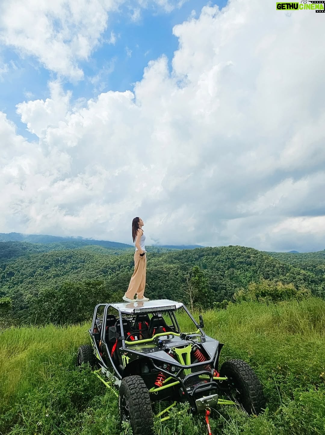 Pichukkana Wongsarattanasin - 62.2K Likes - 🌳🌦️🍃 แพร่หน้าฝน คนบ้านเฮาน่าฮัก 🥰😆 อากาศดีมาก วิวเปลี่ยนทุกชั่วโมงเลย นั่งดูได้ทั้งวันจริงๆ~  #ไร่ลุงลอน