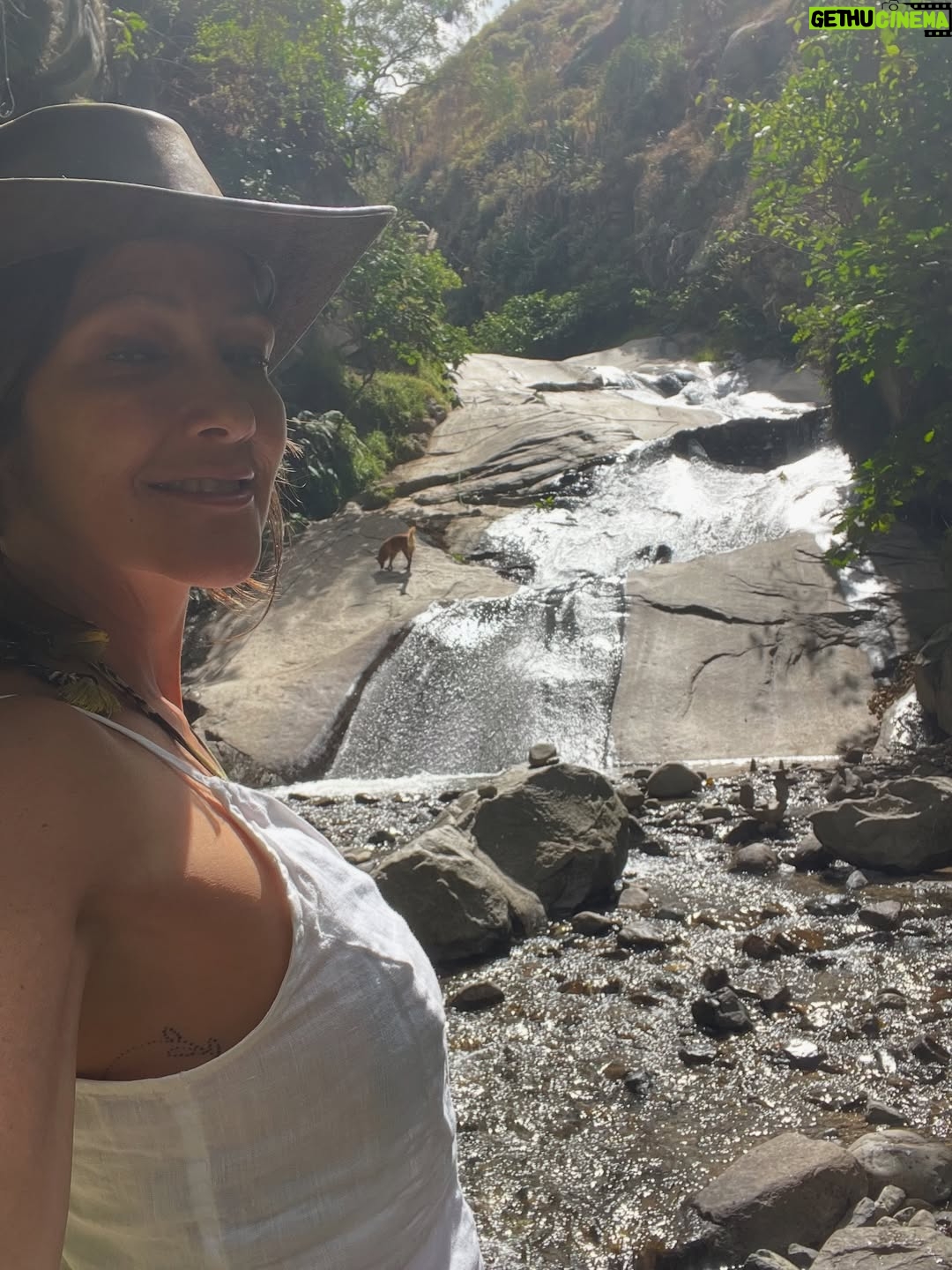 Pierina Carcelén - 5.3K Likes - Agua, mucha agua = mucha bendición 🩵
Un regalo haberme traído hasta este paraíso en la sierra limeña. Gratitud a los guardianes de esta mágica ruta de tanta agüita y viento, de sol brillante y poderosas montañas. Que mas se puede pedir ? 

#lamagiadeloselementos #mamanaturaleza #pachamamita #sierralimeña #autocuidado #metengo #mesostengo #meescucho #mehagocargo #meamo #escapadasurbanas
