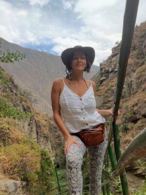 Pierina Carcelén Instagram - Agua, mucha agua = mucha bendición 🩵
Un regalo haberme traído hasta este paraíso en la sierra limeña. Gratitud a los guardianes de esta mágica ruta de tanta agüita y viento, de sol brillante y poderosas montañas. Que mas se puede pedir ?
#lamagiadeloselementos #mamanaturaleza #pachamamita #sierralimeña #autocuidado #metengo #mesostengo #meescucho #mehagocargo #meamo #escapadasurbanas