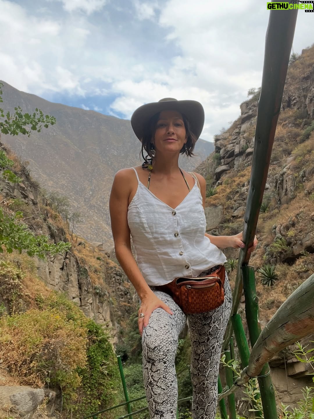 Pierina Carcelén - 5.3K Likes - Agua, mucha agua = mucha bendición 🩵
Un regalo haberme traído hasta este paraíso en la sierra limeña. Gratitud a los guardianes de esta mágica ruta de tanta agüita y viento, de sol brillante y poderosas montañas. Que mas se puede pedir ? 

#lamagiadeloselementos #mamanaturaleza #pachamamita #sierralimeña #autocuidado #metengo #mesostengo #meescucho #mehagocargo #meamo #escapadasurbanas
