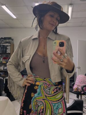 Pierina Carcelén Instagram - Llevarme a bailar con la pura energía de la medicina del Cacao, de las ganas de mover del cuerpo y de compartir con una comunidad que reconoce la magia del movimiento es tan sanador que me olvido de tomar alguna foto o video , así que me quedo con el registro de lo previo, y lo demás, impregnado en mi ser ✨