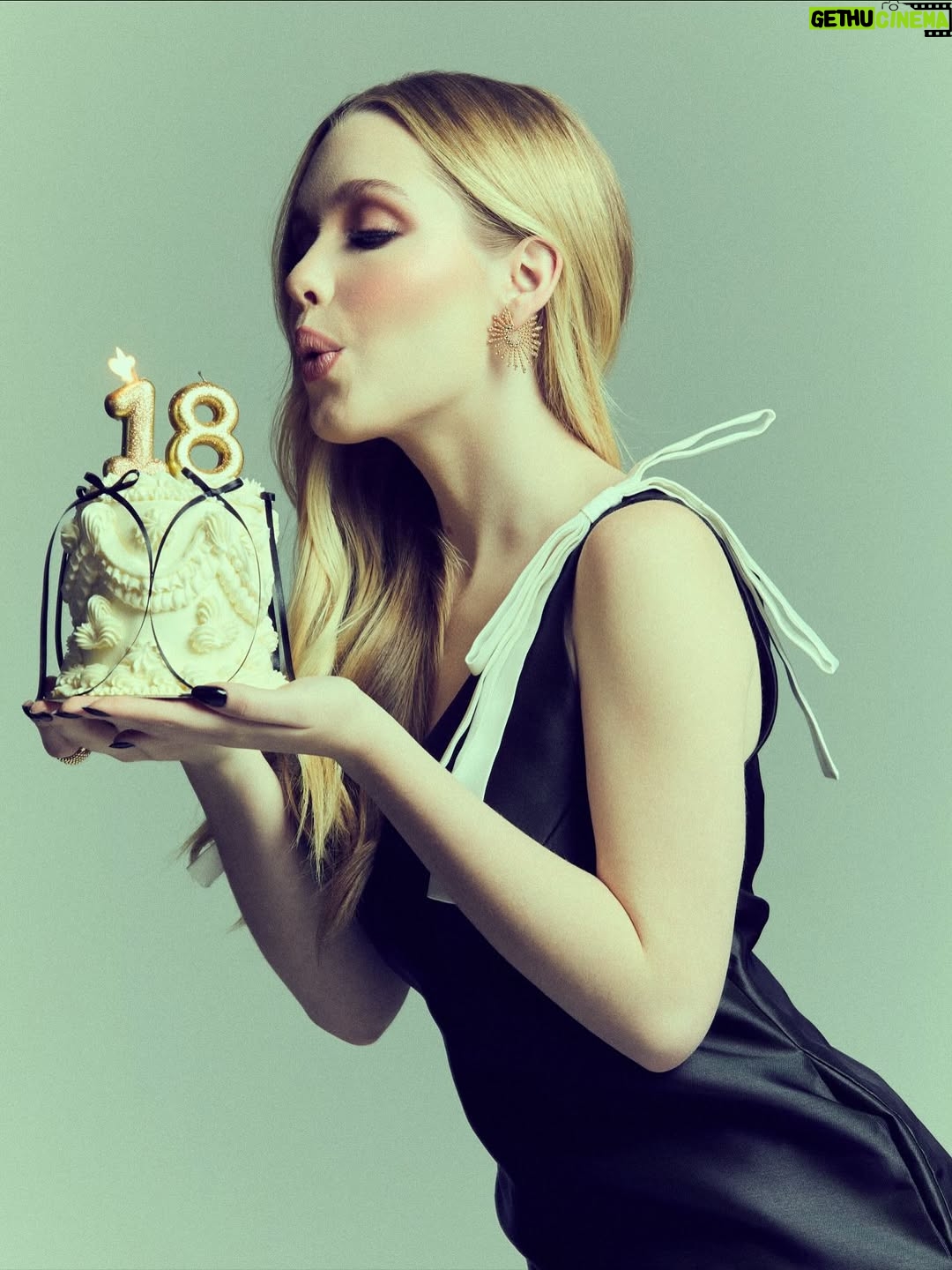 Pietra Quintela - 113.3K Likes - i’m 18!!!!

photo: @felipecensi 
video: @codnoel @avanciniamanda 
makeup: @flalimabeauty 
hair: @murilomauricio @casaconceitojardins 
stylist: @lucianobortolotti 
dress: @dolps 
cake: @marianafrancojunqueira
jewelry: @carlaamorim_joias