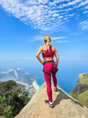 Pimpinha Jardim Instagram - A Pedra da Gavea é o maior bloco de pedra a beira-mar do planeta com 842m de altura, uma das trilhas mais desafiantes do Rio de Janeiro! Um local iconico, com uma energia inacreditável. Mais um desafio superarado com um grande significado. A subida pela floresta da Tijuca é uma experiência inexplicável. Foram 7 horas de adrenalina e contacto com a natureza. Um dia que jamais irei esquecer 💚🇧🇷.
.
Obrigada ao melhor guia @williamtourguide