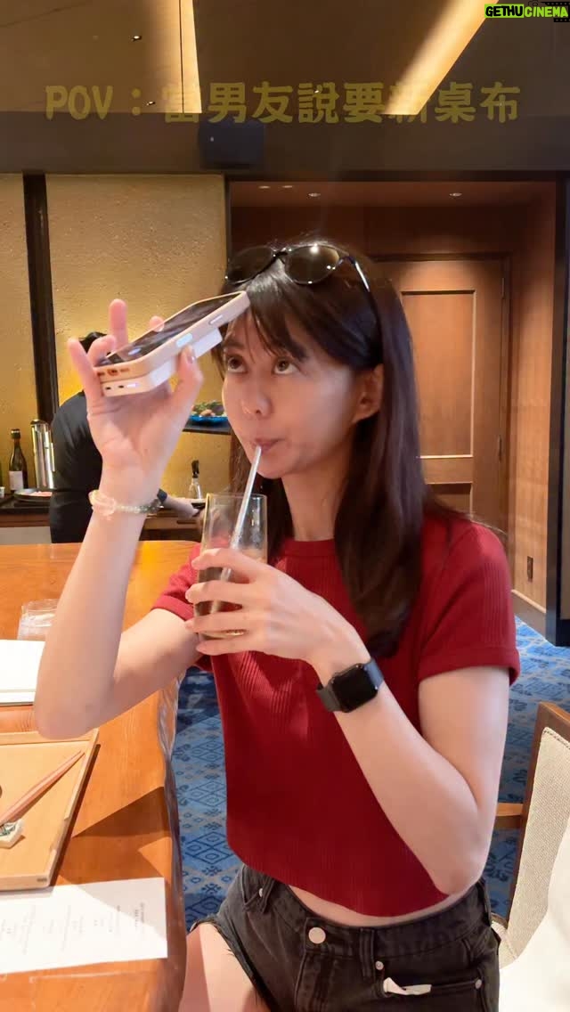Ping-Ya Tai - 13.8K Likes - 據說同事都用這個角度拍報備照給男友
為什麼我的跟別人不一樣？