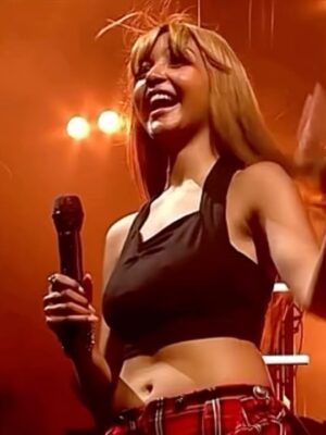 PinkPantheress Instagram - OMLLLLL my first glastonbury, and ofc i had to bring my tap dancer 😹had such an amazing time you have no effing idea. it was at this moment that i lost control and nearly cried my lashes off, but i didnt, but i should’ve. i loved it, thank you everyone for showing me support #glastonbury i love it here.
and ofc @justjackmusic jack coming and being legendary on stage with me, what did i do to deserve you??? thank you all