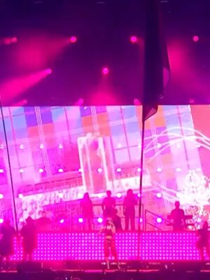 PinkPantheress Instagram - OMLLLLL my first glastonbury, and ofc i had to bring my tap dancer 😹had such an amazing time you have no effing idea. it was at this moment that i lost control and nearly cried my lashes off, but i didnt, but i should’ve. i loved it, thank you everyone for showing me support #glastonbury i love it here.
and ofc @justjackmusic jack coming and being legendary on stage with me, what did i do to deserve you??? thank you all