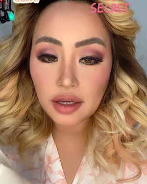 Pinkan Mambo Instagram - Haii temen temen aku mau buka rahasia cantik aku selalu pake ini nih skin care yg top banget you guys have to try deh namannya @lzdeamourofficial kalian pasti akan rasa kulit kamu sehat dan glowing mengandung vitamin yg banyak sehingga buat awet muda dan seger trus wajah kamu spt aku , buruan langsung order skrg dan rasain bedanya wajahmu setelah pake ini thanks guyz love u full to the moon and back hehehh