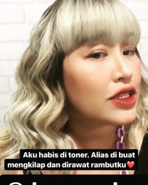Pinkan Mambo Instagram - Aku habis treatment dan anak anakku di colour di salon @dmozesalon , hasilnya bagus banget sumpah recomended banget, salonnya jago banget cat ranbut, singkat waktunya , kayak dirumah salonnya wow pokoknya puas banget banget kesalon ini , aku coba yang cabang bsd, dia ada cabang jakarta, bali dll kamu cek sendiri aja yah salonnya ,, aku jdi lebih semangat hari hari aku aku jd cantik deh ššš @dmozesalon is the bestā¤ļøā¤ļøā¤ļø