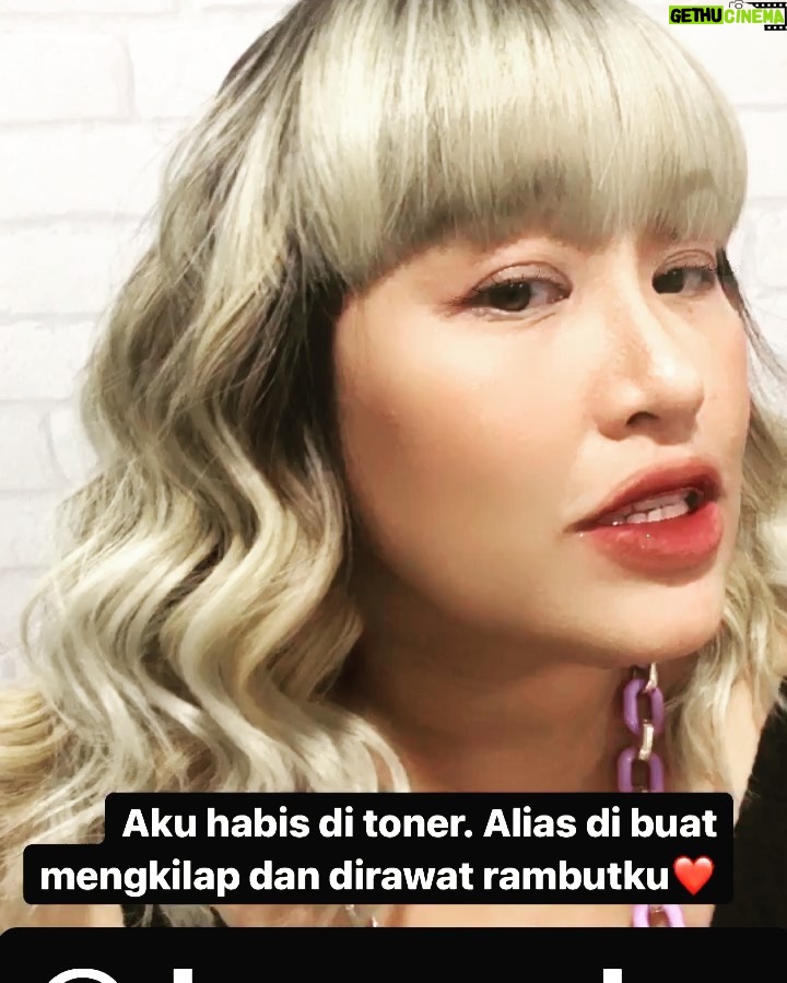 Pinkan Mambo - 1K Likes - Aku habis treatment dan anak anakku di colour di salon @dmozesalon , hasilnya bagus banget sumpah recomended banget, salonnya jago banget cat ranbut, singkat waktunya , kayak dirumah salonnya wow pokoknya puas banget banget kesalon ini , aku coba yang cabang bsd, dia ada cabang jakarta, bali dll kamu cek sendiri aja yah salonnya ,, aku jdi lebih semangat hari hari aku aku jd cantik deh 😍😍😍 @dmozesalon is the best❤️❤️❤️