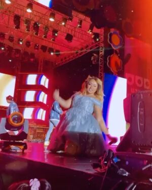 Pinkan Mambo Instagram - Lagi sakit manggung mau pisangsan di lagu trakhir .. sakit tp tetep hot dipangung
