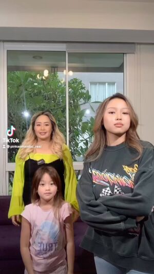 Pinkan Mambo Instagram - Dance to my family follow tiktok Pinkan mambo real ya .. love u all