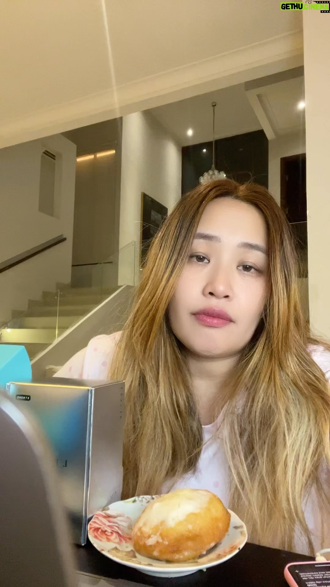 Pinkan Mambo - 4.7K Likes - Ni gaiss mau tau ga resep aku buat diet? Nih aku pake @lencirindonesia biar aku nanti punya body kaya blackpink 🙂‍↔️ “mambo in your area “🤭