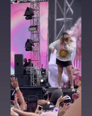 Pinkan Mambo Instagram - Pecah banget di bandung kmrin playlistšššreoni juga dengan @maiaestiantyreal ratu tiba tiba ga direncanakan setelah 15 thn ga ketemu lgiā¤ļøā¤ļø