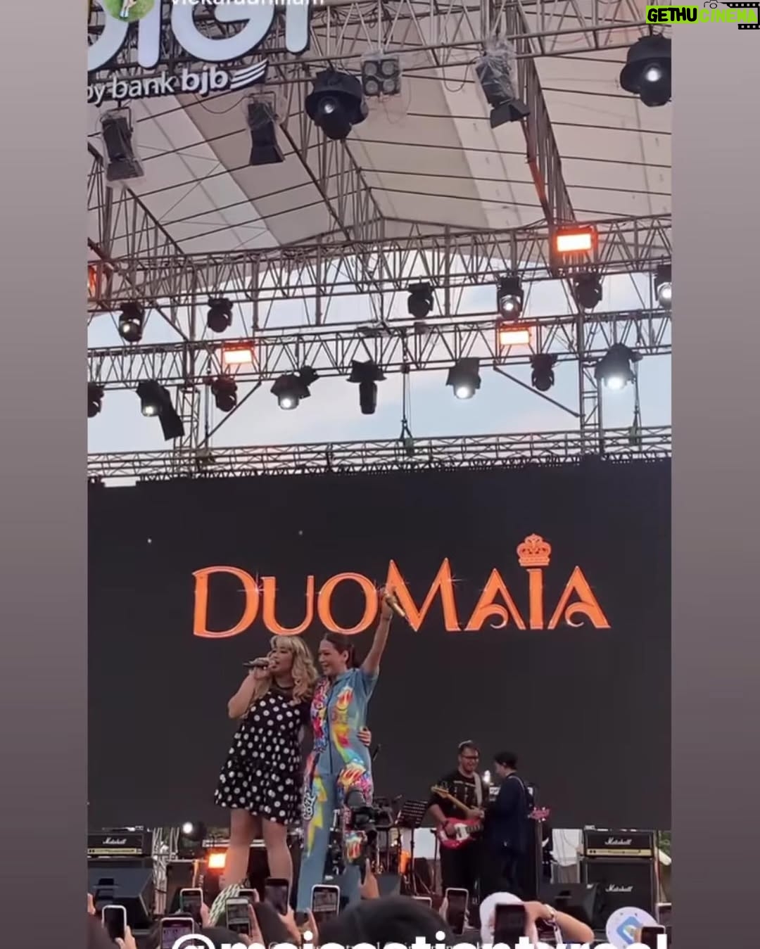 Pinkan Mambo - 10.5K Likes - Pecah banget di bandung kmrin playlist💕💕💕reoni juga dengan @maiaestiantyreal ratu tiba tiba ga direncanakan setelah 15 thn ga ketemu lgi❤️❤️
