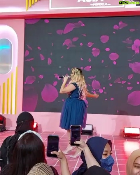 Pinkan Mambo - 4.8K Likes - Show kokas kmrin seruuu bangettt