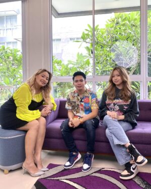Pinkan Mambo Instagram - Seru banget ngobrol bareng Dolly! Sedih, senang, semua perjuangan hidup, menginspirasi banget!
Thankyouuu Dolly! Next kita ngobrol-ngobrol lagi yaa ...
