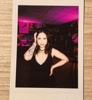 Pitty Instagram - para agradecer as inúmeras mensagens carinhosas e bençãos e bons desejos enviados por vocês, vamo de foto antiga mesmo 😅💜 (onde eu estava não pode celular, e o registro ficou só na cabeça e coração)
vamo que vamo pra mais um ciclo ✨💪