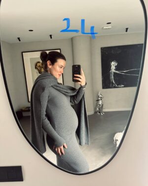 Pınar Deniz Instagram - Bir umuttur yaşatan insanı🕊️