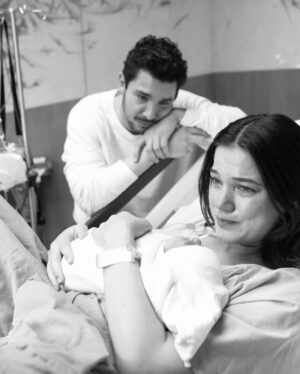 Pınar Deniz Instagram - Bir umuttur yaşatan insanı🕊️