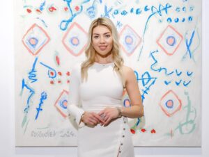Polina Goudieva Instagram - Thank you to everyone who came to the opening of my father’s art show in Dubai last week @ruslangudievart 👏🏻👏🏻 I’m so thankful!! Big thanks to @boccara_dubai gallery, our curator @julia_bogichevich and gallery partner @marina_baisel_private 🤍 for making this exhibition come together. A few of the works have already found their happy “collectors” ☺️ The show runs thru April 15th at DIFC Dubai. Come visit! 🤗 #ruslangudiev #artdubai #boccaragallery