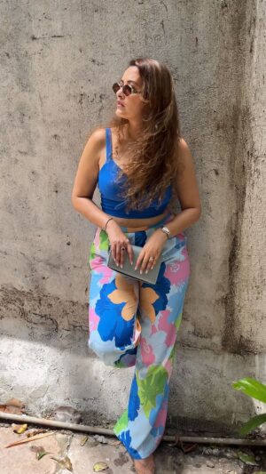 Pooja Chen Instagram - Let my outfit speak before I even do 💙🌼🪻🌸🌈🦋

[ main character energy, blue, sunshine, florals, sun-kissed ]
