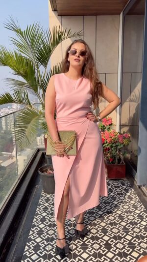 Pooja Chen Instagram - Blushing in style, perfectly coordinated!

Bag @kula_india_community 

[ ootd goals, coord set, blush pink, stylish, trendy, chic, skirt and top, pink outfit ]