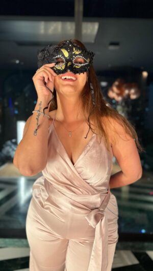 Pooja Chen Instagram - Stepped into a world of illusion and indulgence at The Grand Masquerade Carnival celebrating one year of Nisaki Gin and the launch of the new Carnival by Trèsind menu—an evening of enchanting masks, spellbinding illusions, and whimsical flavors.

@nisakigin @carnivalbytresind_mumbai 
[ Nisaki Gin, Carnival By Tresind, Masquerade Party, Mumbai Nightlife, Party, Mumbai Lifestyle ]