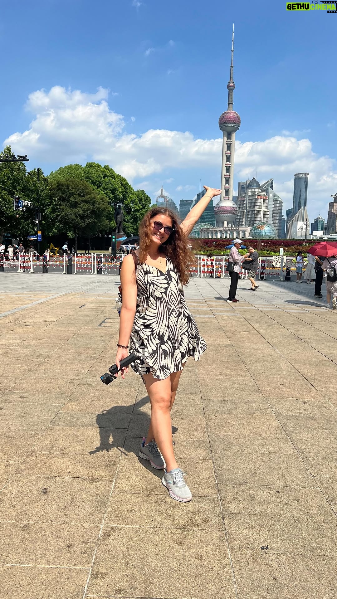 Pooja Chen - 543 Likes - Strolling along The Bund, soaking in Shanghai’s iconic skyline, I took a river cruise down the Huangpu River for unbeatable views of the city. 
It was here that I discovered new flavors in street food stalls and savoured some amazing local dishes. 
Shanghai - a blend of culture, cuisine, and an unforgettable experience!