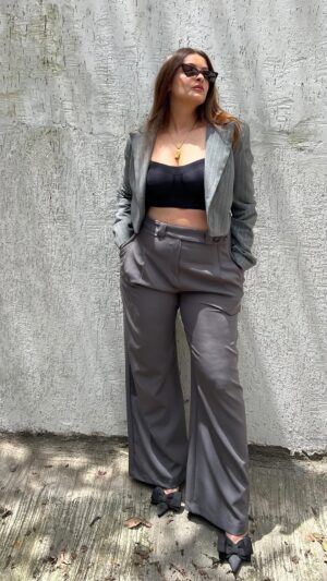 Pooja Chen Instagram - Confidence is always the best outfit; power dressing is just the accessory!

Pants, camisole and blazer from Organized Chaos

[ power dressing, blazers, confidence, loose pants, style, attitude, chic dressing, classy dressing ]