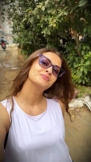 Pooja Chen Instagram - Matching glasses to outfits used to drive me crazy, especially while traveling.
But then I discovered Essilor Transition Lenses in 7 gorgeous colors at Eye World Optics—and everything changed! 🌟
Now, I have sapphire for casual mornings, smart grey for business vibes, and amethyst for those boho feels. These lenses adapt to the sun and my style, making life so much easier.
Big thanks to Eye World Optics for hooking me up with the perfect solution! 🙌
#Essilor #EyeWorldOptics #TransitionLens
#GlassesThatMatch #StyleOnPoint #FashionableFrames #OOTDReady
#TravelInStyle #AdaptiveLenses #TravelEssentials #UpgradeYourLook #LensesForLife #AlwaysInStyle