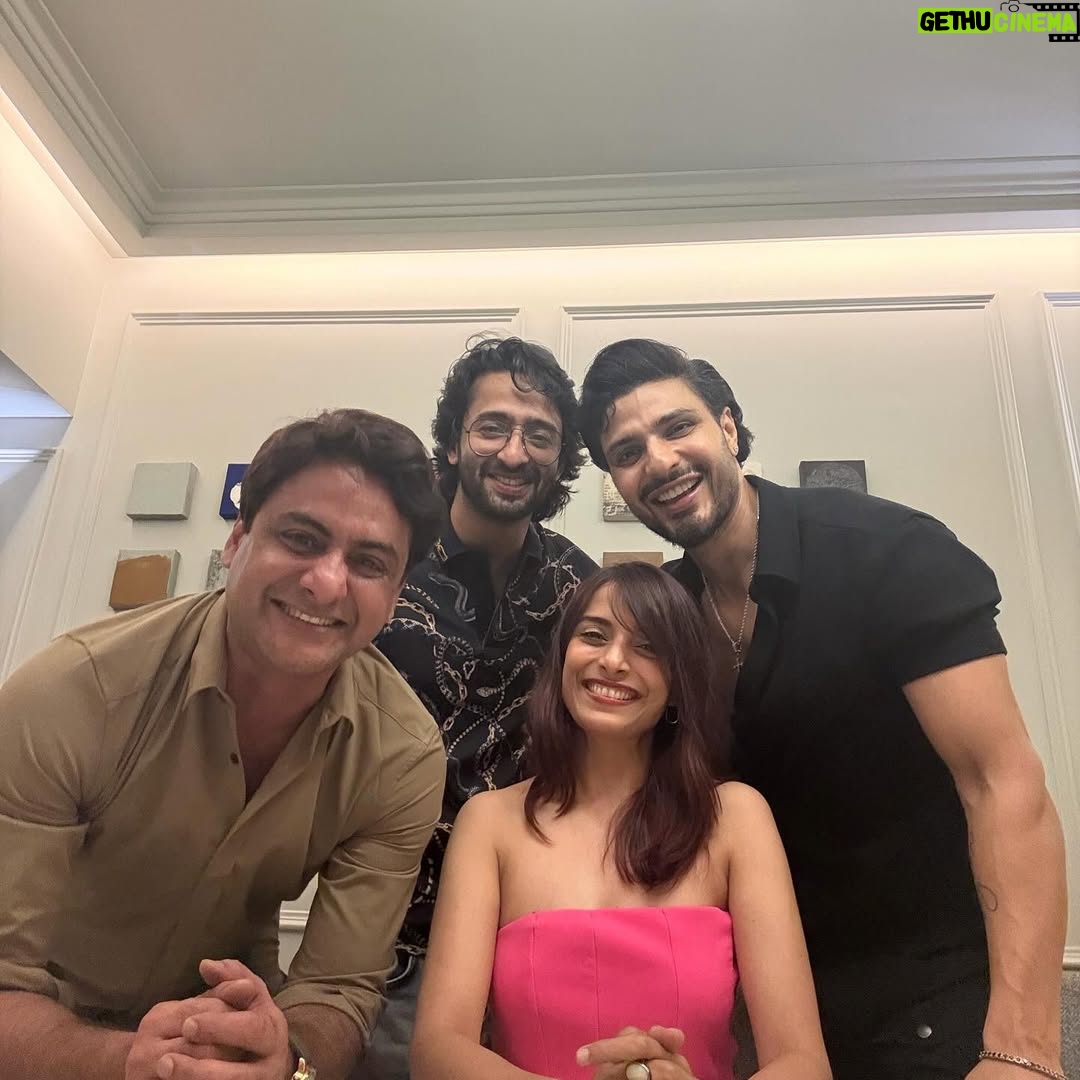 Pooja Sharma - 215.7K Likes - Feels like I went to school and college with these guys… but NO i did’nt. Somehow the camaraderie is such. The jokes and stories never end… and never should. Mahabharat is such an emotion for us. I know it is for YOU guys too… hence sharing these pictures. Thank u @sktorigins for bringing us all together then and now 🧿. @g3gill  Thank u for being the perfect host last night. 

Some blessings have beautiful faces. So enjoy my time with these lovely people.

#mahabharat #mahabharatstarplus  #reunion