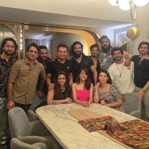 Pooja Sharma Instagram - Feels like I went to school and college with these guys… but NO i did’nt. Somehow the camaraderie is such. The jokes and stories never end… and never should. Mahabharat is such an emotion for us. I know it is for YOU guys too… hence sharing these pictures. Thank u @sktorigins for bringing us all together then and now 🧿. @g3gill  Thank u for being the perfect host last night. 

Some blessings have beautiful faces. So enjoy my time with these lovely people.

#mahabharat #mahabharatstarplus  #reunion